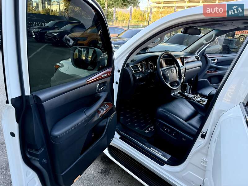 Внедорожник / Кроссовер Lexus LX 2012 в Киеве