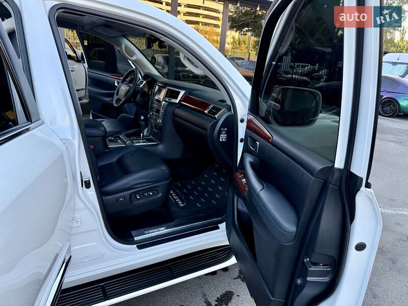 Внедорожник / Кроссовер Lexus LX 2012 в Киеве