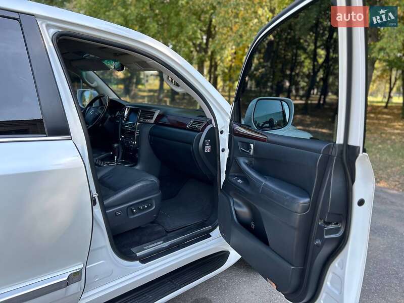 Внедорожник / Кроссовер Lexus LX 2010 в Киеве