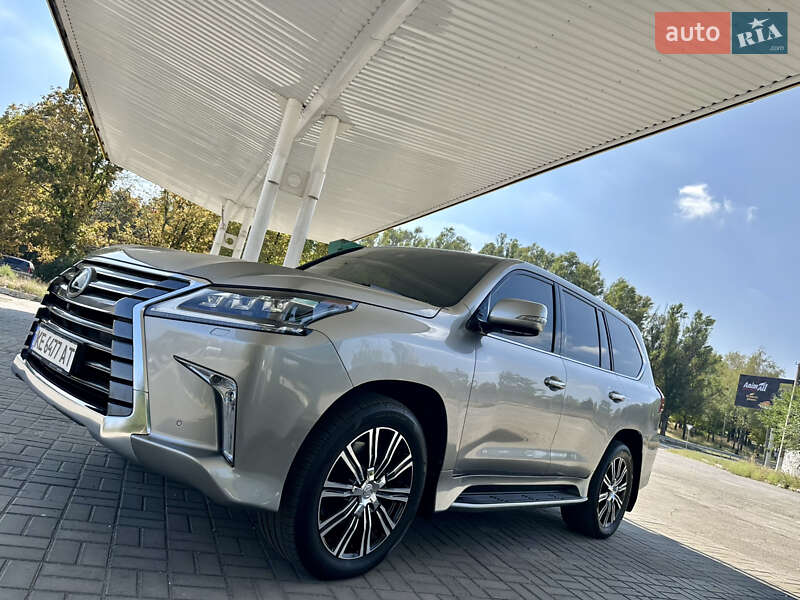 Позашляховик / Кросовер Lexus LX 2016 в Дніпрі