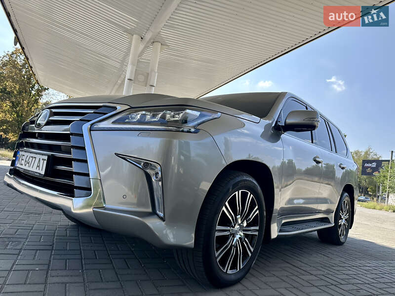 Позашляховик / Кросовер Lexus LX 2016 в Дніпрі
