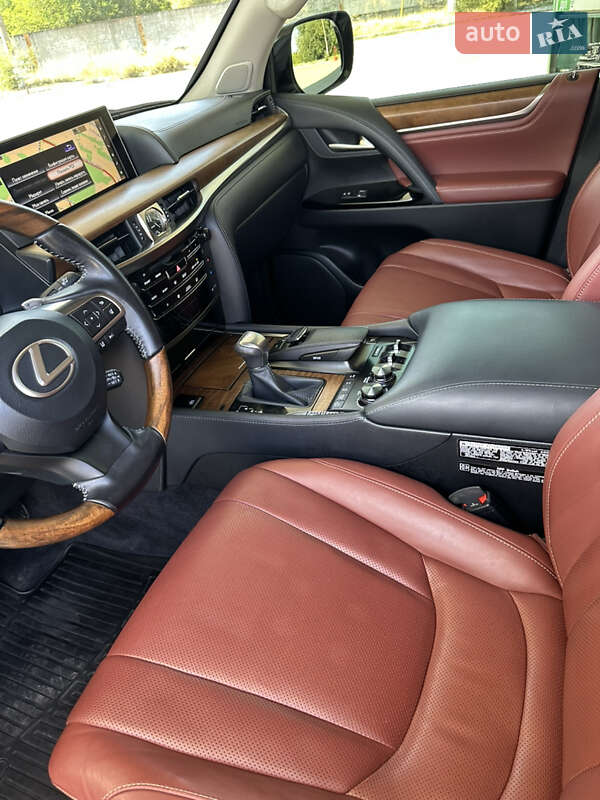 Позашляховик / Кросовер Lexus LX 2016 в Дніпрі