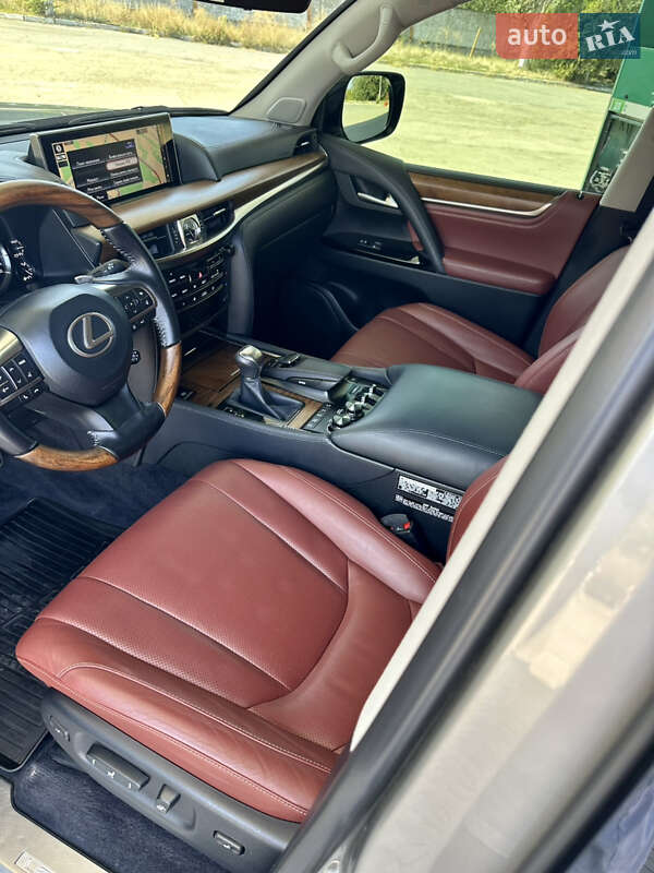Позашляховик / Кросовер Lexus LX 2016 в Дніпрі