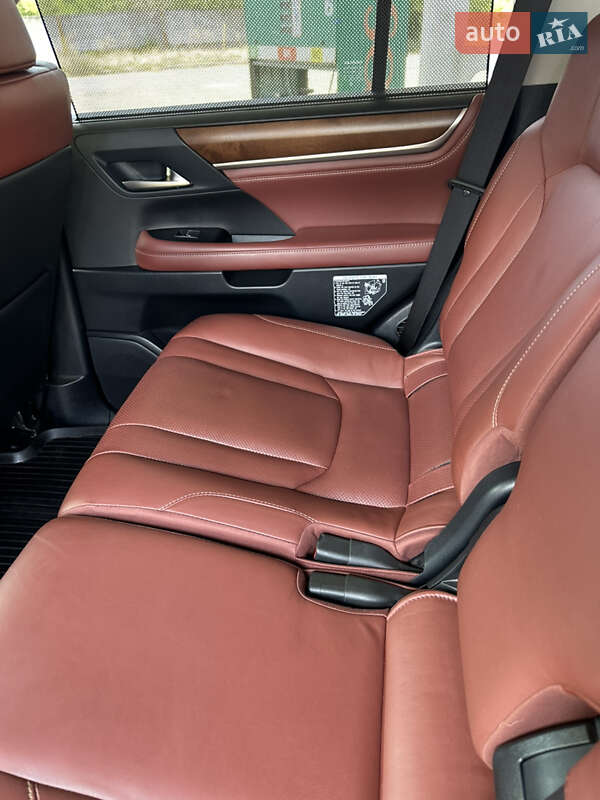 Позашляховик / Кросовер Lexus LX 2016 в Дніпрі