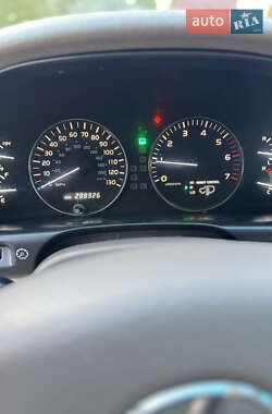 Внедорожник / Кроссовер Lexus LX 2004 в 