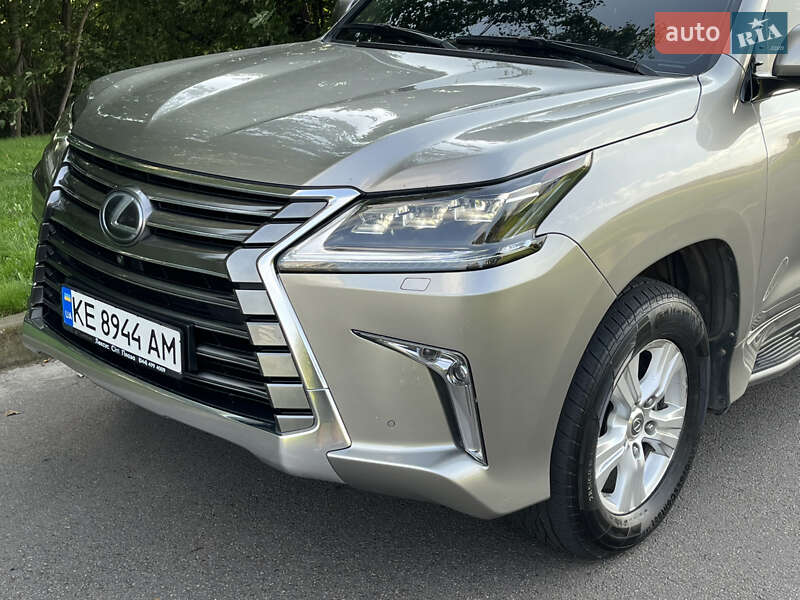 Позашляховик / Кросовер Lexus LX 2017 в Києві