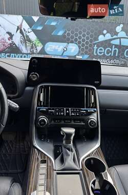 Внедорожник / Кроссовер Lexus LX 2022 в 
