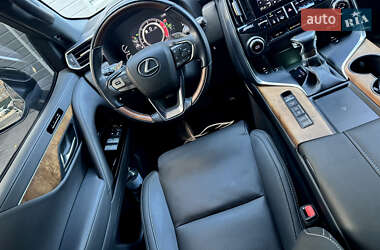 Внедорожник / Кроссовер Lexus LX 2022 в 