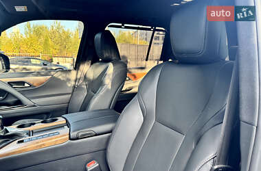 Внедорожник / Кроссовер Lexus LX 2022 в 