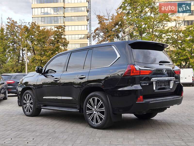 Позашляховик / Кросовер Lexus LX 2017 в Дніпрі