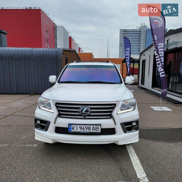 Позашляховик / Кросовер Lexus LX 2013 в 
