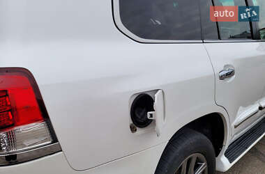 Позашляховик / Кросовер Lexus LX 2013 в 