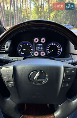 Позашляховик / Кросовер Lexus LX 2011 в 