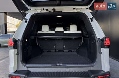 Внедорожник / Кроссовер Lexus LX 2023 в 