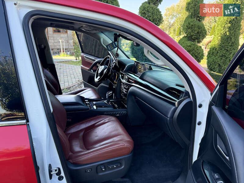 Позашляховик / Кросовер Lexus LX 2017 в Чернівцях