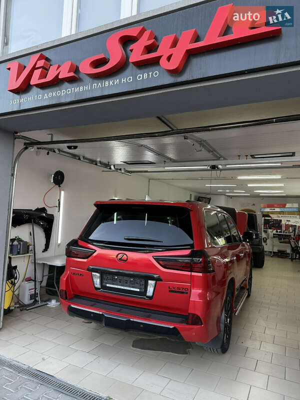 Позашляховик / Кросовер Lexus LX 2017 в Чернівцях