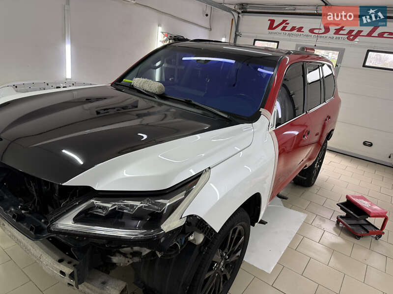 Позашляховик / Кросовер Lexus LX 2017 в Чернівцях