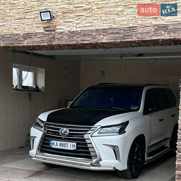 Позашляховик / Кросовер Lexus LX 2017 в Чернівцях