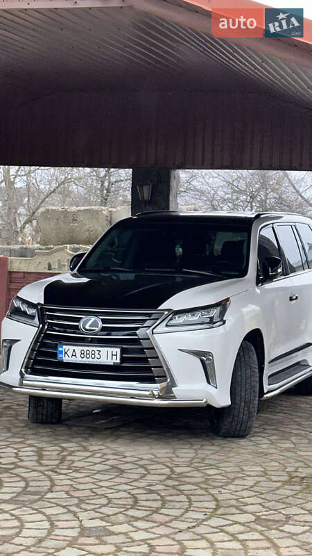 Позашляховик / Кросовер Lexus LX 2017 в Чернівцях