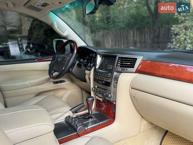 Позашляховик / Кросовер Lexus LX 2008 в Львові