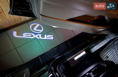 Позашляховик / Кросовер Lexus LX 2010 в 