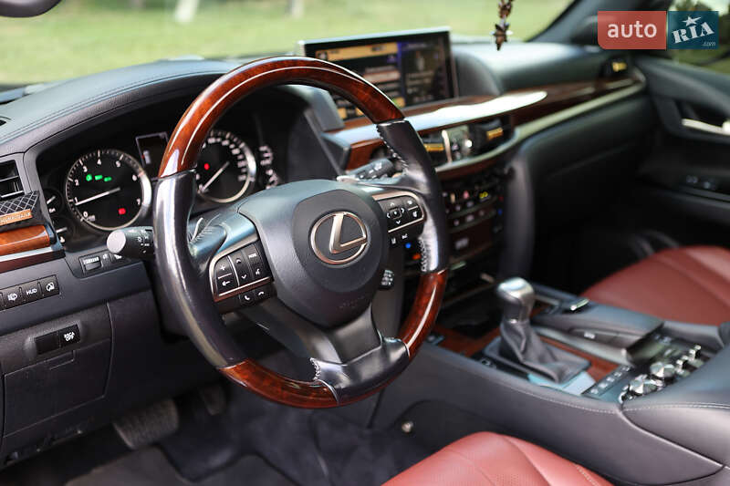 Позашляховик / Кросовер Lexus LX 2016 в Марганці