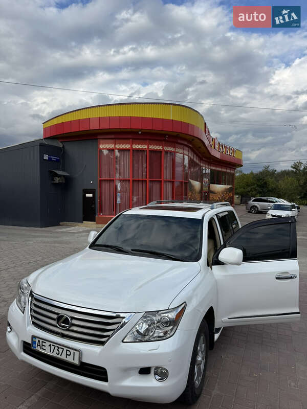 Позашляховик / Кросовер Lexus LX 2008 в 