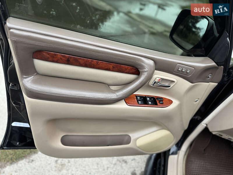 Внедорожник / Кроссовер Lexus LX 2002 в Надворной