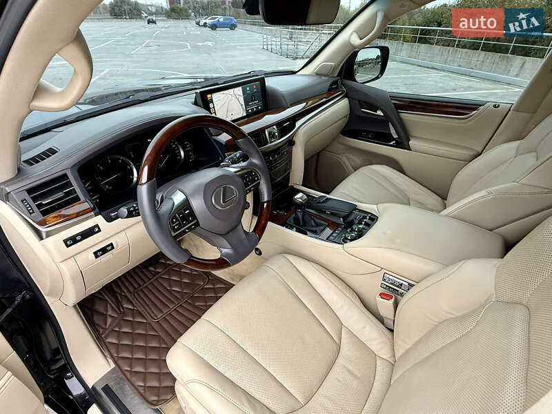 Позашляховик / Кросовер Lexus LX 2016 в Києві