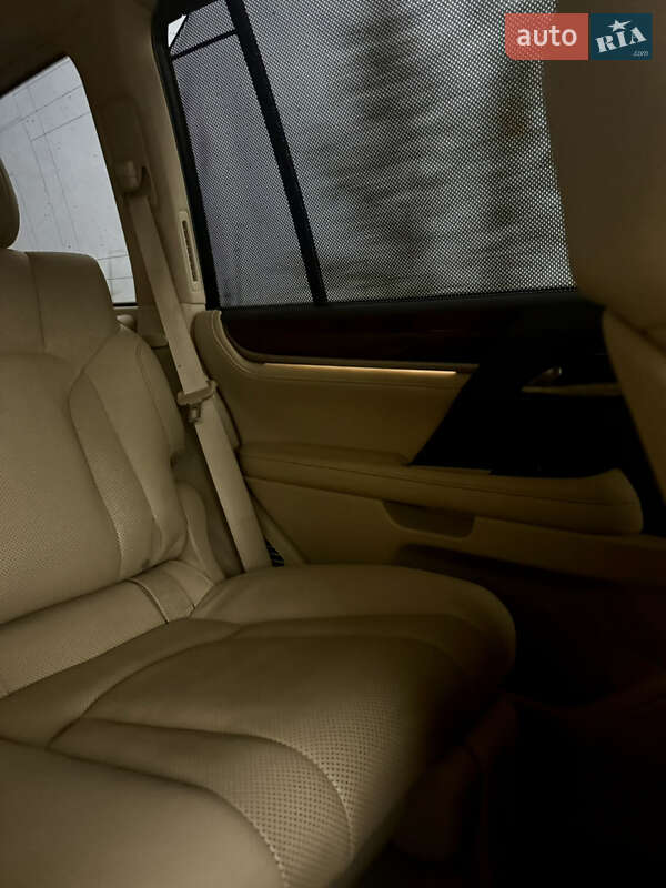 Позашляховик / Кросовер Lexus LX 2016 в Києві