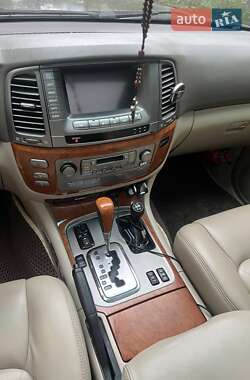 Позашляховик / Кросовер Lexus LX 2004 в 