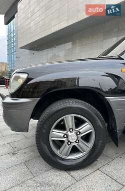 Внедорожник / Кроссовер Lexus LX 2004 в 