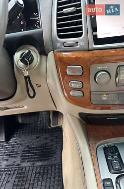 Внедорожник / Кроссовер Lexus LX 2004 в 