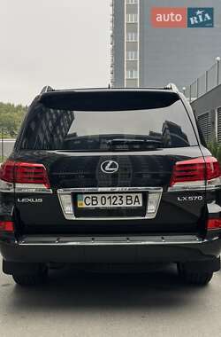 Позашляховик / Кросовер Lexus LX 2015 в 