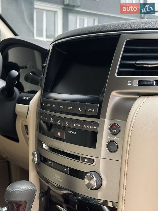 Позашляховик / Кросовер Lexus LX 2015 в Чернігові