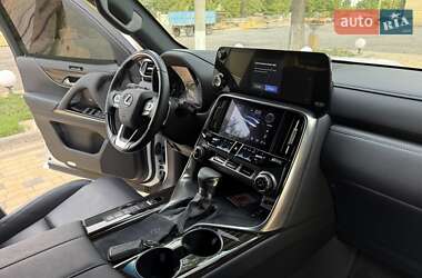 Позашляховик / Кросовер Lexus LX 2022 в 