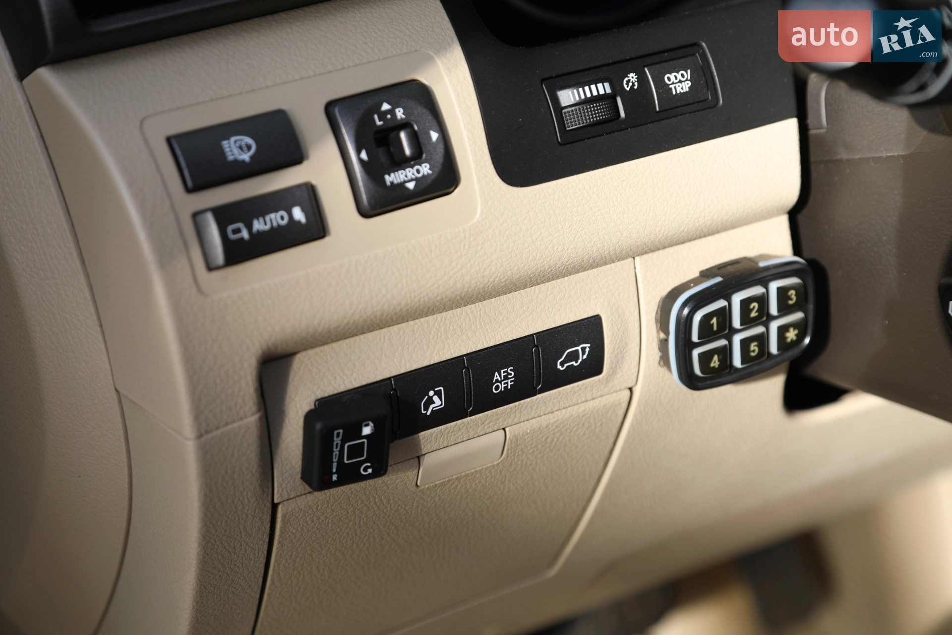 2010 Lexus LX - мініатюра 21