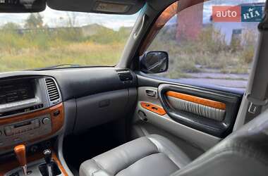 Внедорожник / Кроссовер Lexus LX 2005 в 