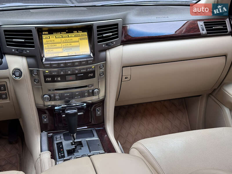 Внедорожник / Кроссовер Lexus LX 2009 в Киеве