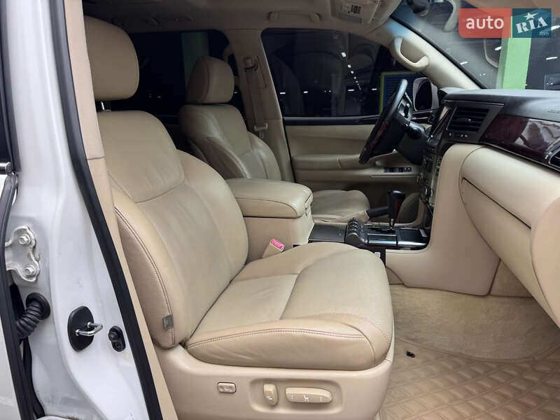 Внедорожник / Кроссовер Lexus LX 2009 в Киеве