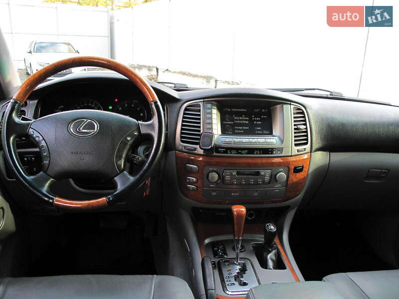 Внедорожник / Кроссовер Lexus LX 2004 в Киеве