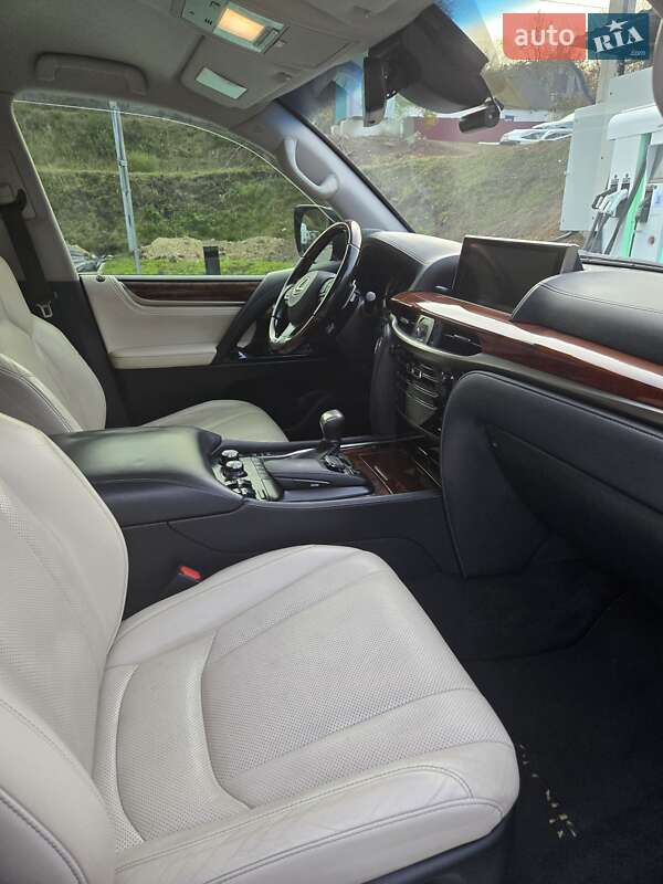 Позашляховик / Кросовер Lexus LX 2016 в Лубнах фото 12 Позашляховик / Кросовер Lexus LX 2016 в Лубнах