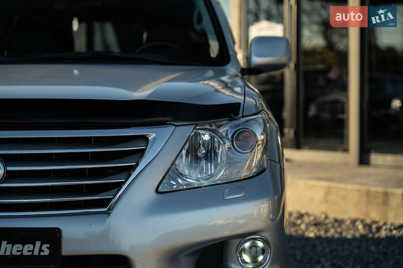 Позашляховик / Кросовер Lexus LX 2008 в Чернівцях