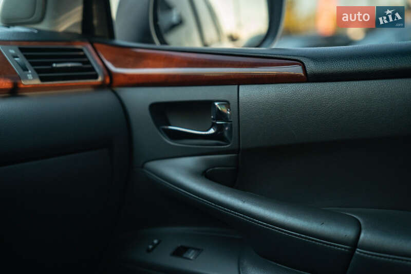 Позашляховик / Кросовер Lexus LX 2008 в Чернівцях