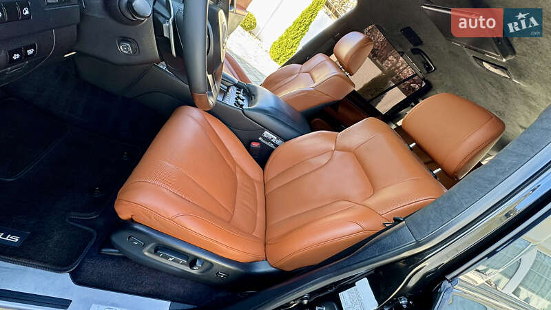 Позашляховик / Кросовер Lexus LX 2018 в Івано-Франківську