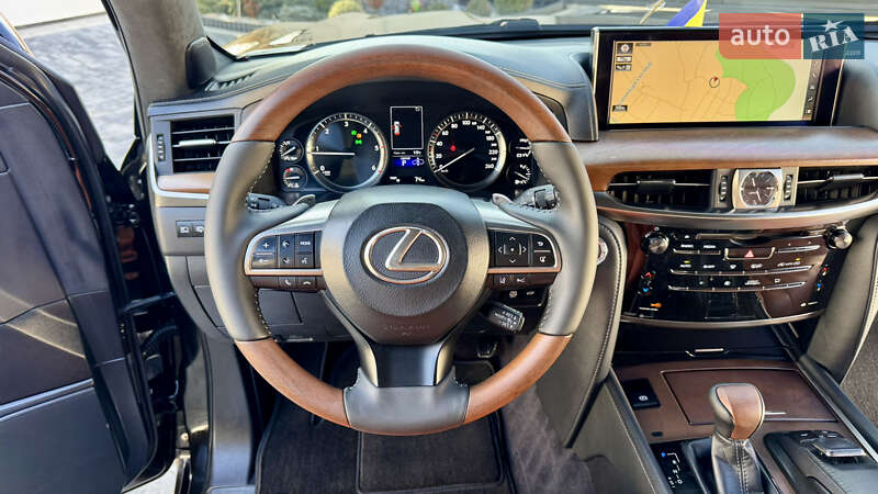 Позашляховик / Кросовер Lexus LX 2018 в Івано-Франківську