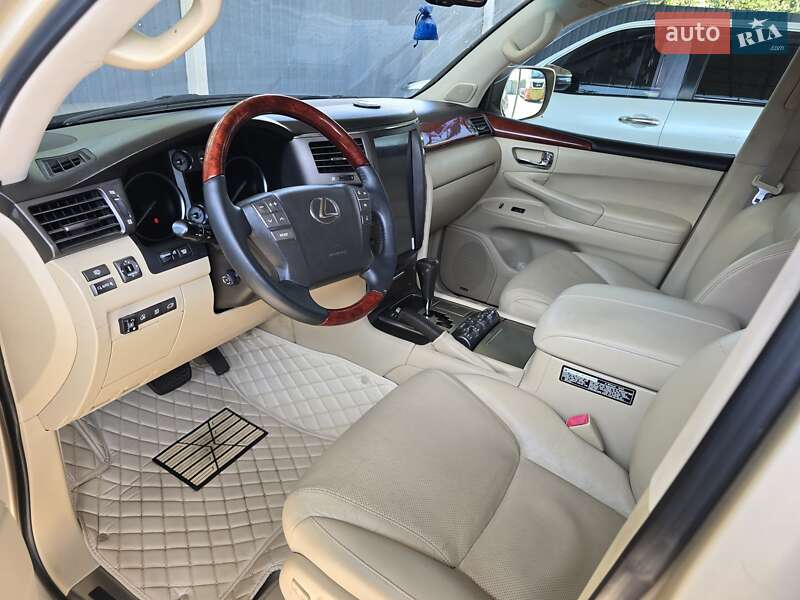 Внедорожник / Кроссовер Lexus LX 2011 в Первомайске