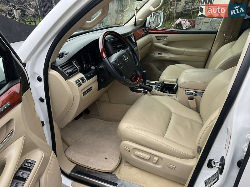 Внедорожник / Кроссовер Lexus LX 2008 в Черновцах