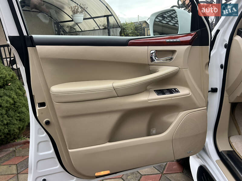 Внедорожник / Кроссовер Lexus LX 2008 в Черновцах