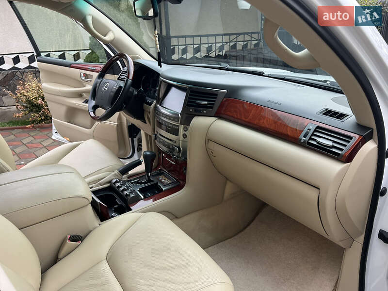 Внедорожник / Кроссовер Lexus LX 2008 в Черновцах